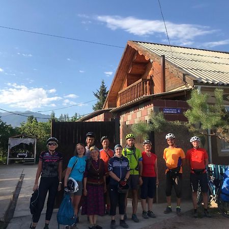 Guesthouse Bermet Tong 외부 사진