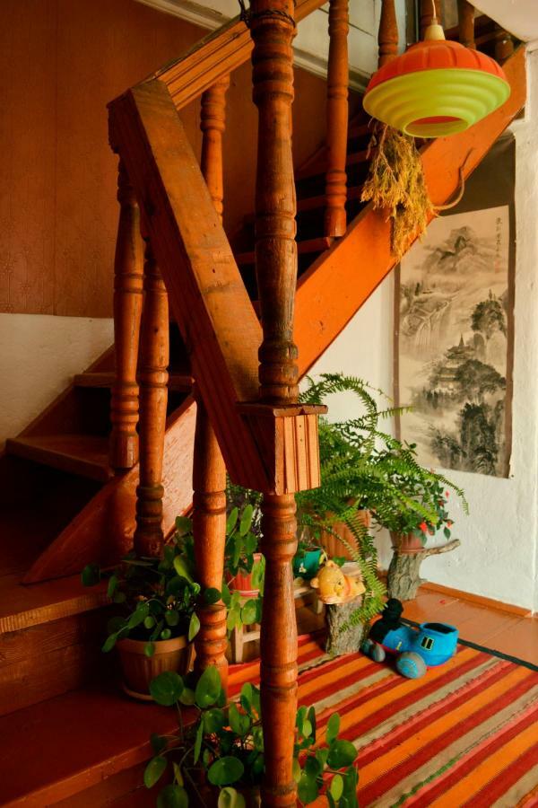 Guesthouse Bermet Tong 외부 사진
