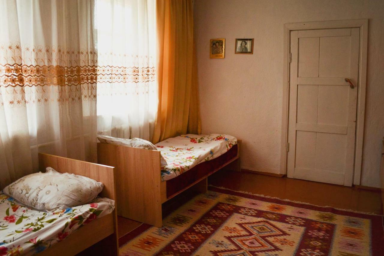 Guesthouse Bermet Tong 외부 사진